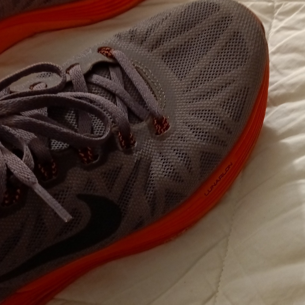 Ladies size 8 Nike Free Run - Picture 2 of 6